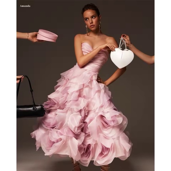 Many prom/ Evening Gowns and accessories available - Picture 15 of 16